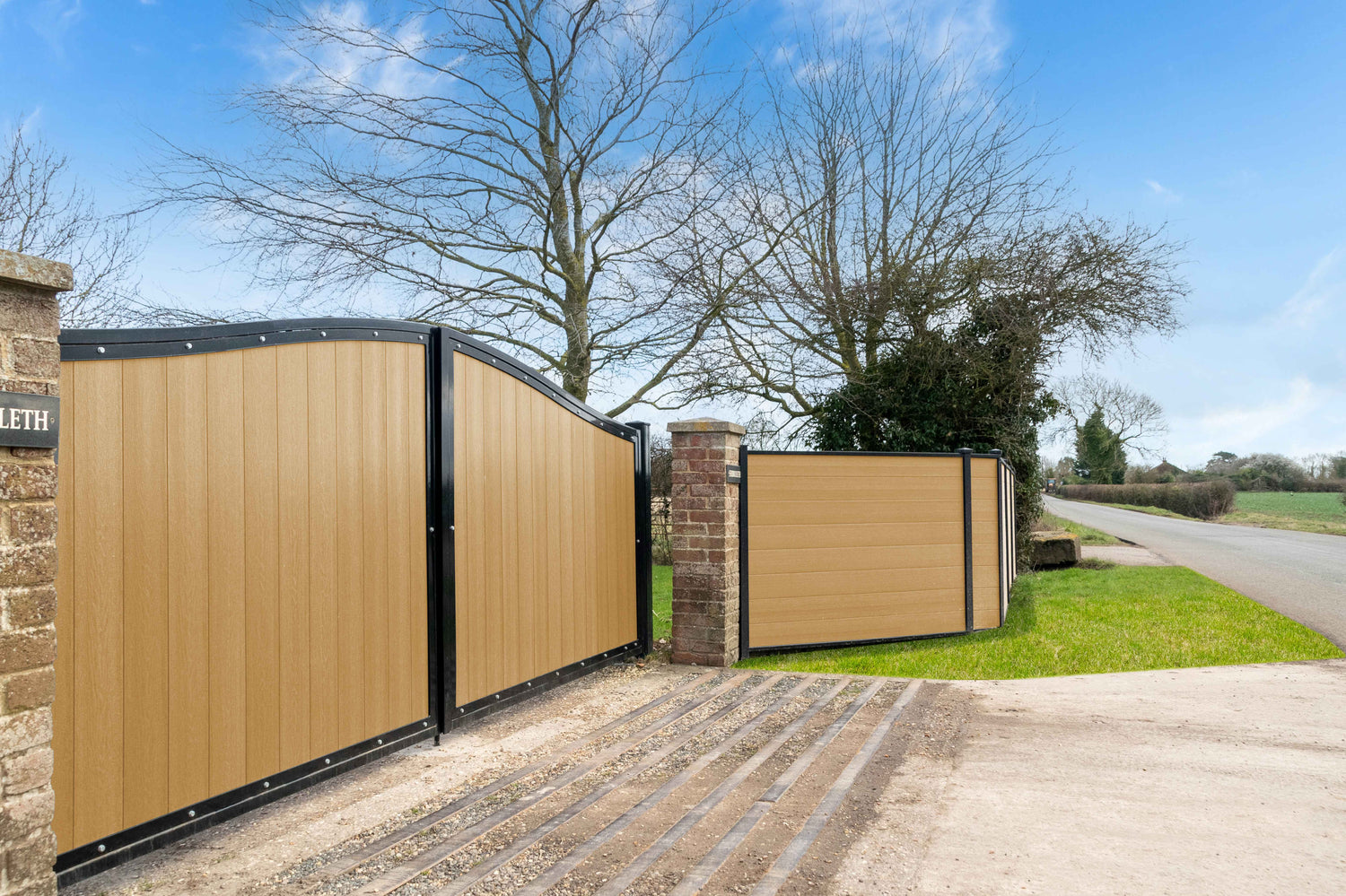 DuraPost VISTA® Composite Fence & Gate Collection