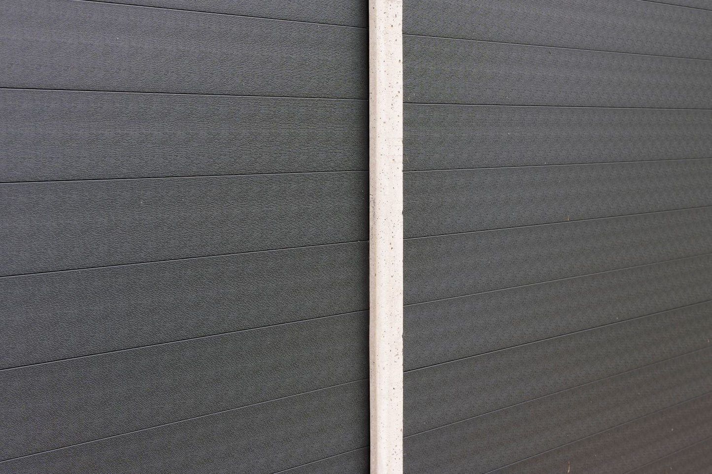 DuraPost PRIMA® COMPOSITE FENCE BOARD | BLACK